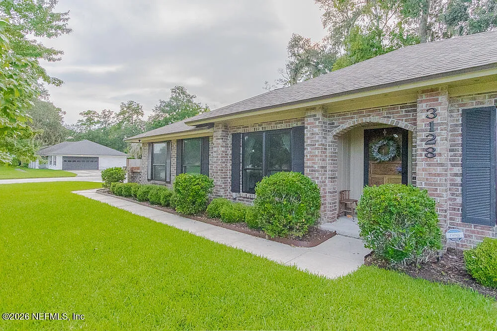 3 bed, 2.0 bath, 1901 sqft, $2,750 — Photo 2
