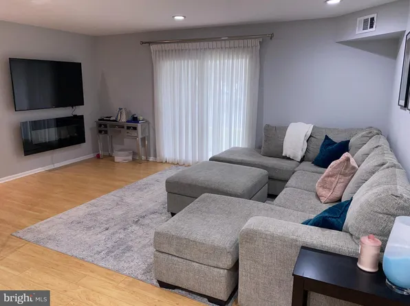 303 Steamboat Sta, Southampton, PA 18966