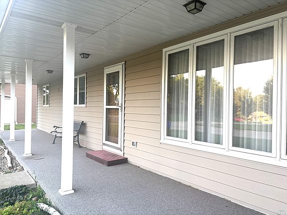 2nd image of 543 11th Ave NE