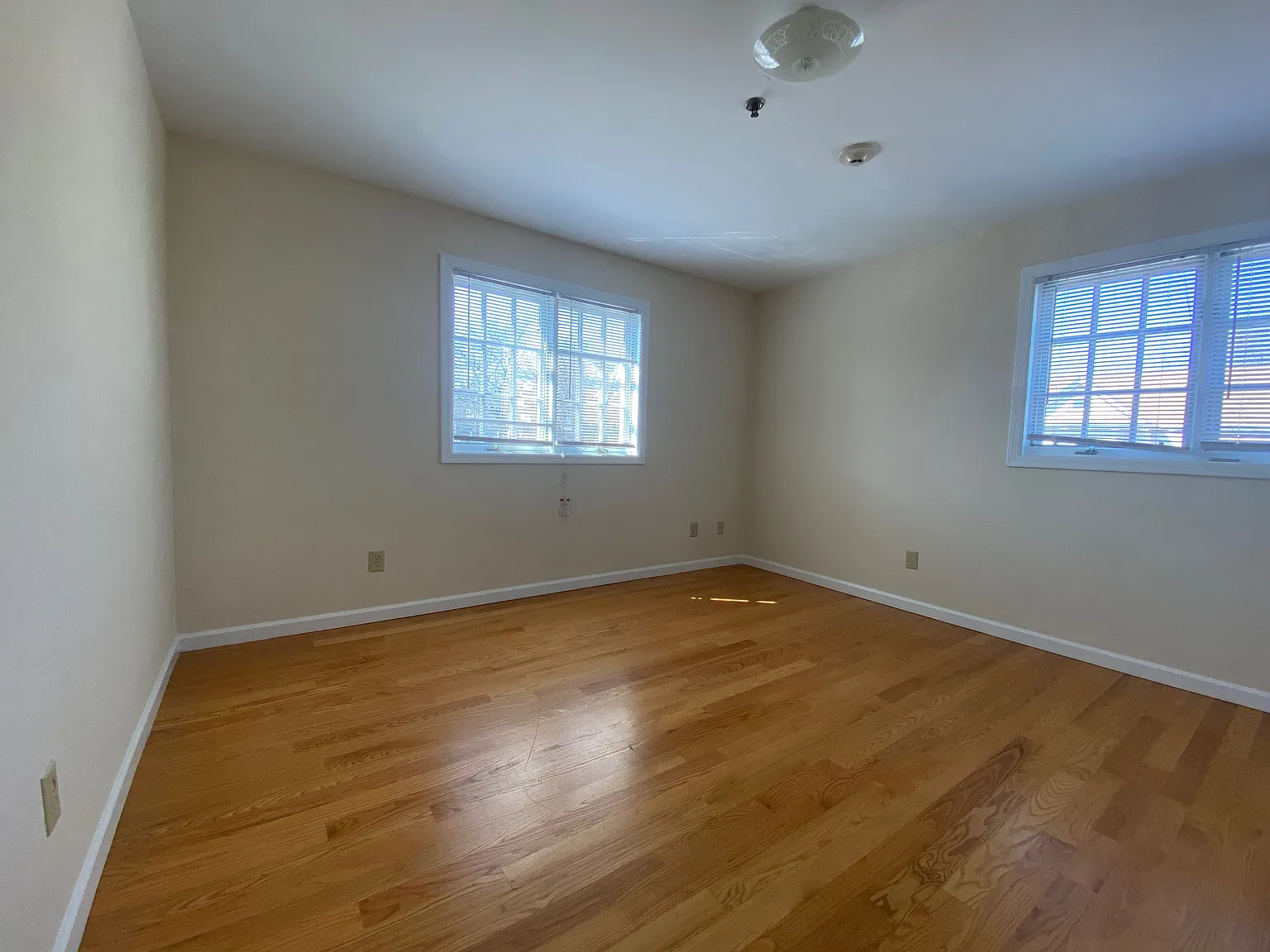 2 bed, 1150 sqft, $3,400 — Photo 2