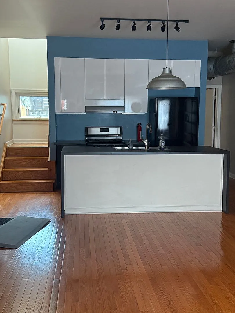 2-story Townhouse in Pittsburgh — Photo 2
