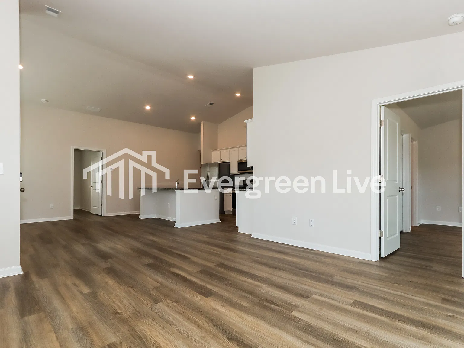 3 bed, 2.0 bath, 1397 sqft, $1,695 — Photo 4