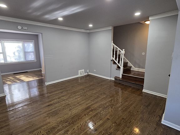 3rd image of 10920 S Eberhart Ave
