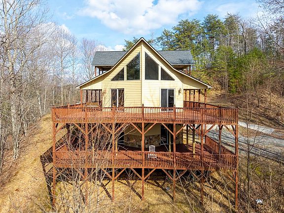 3rd image of 235 Oak Ridge Estates