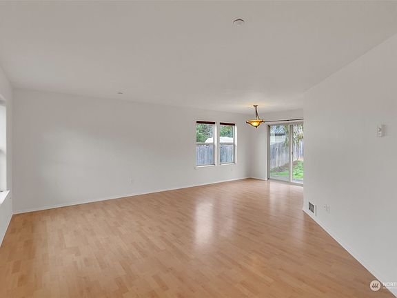 3rd image of 2441 Arbutus Street