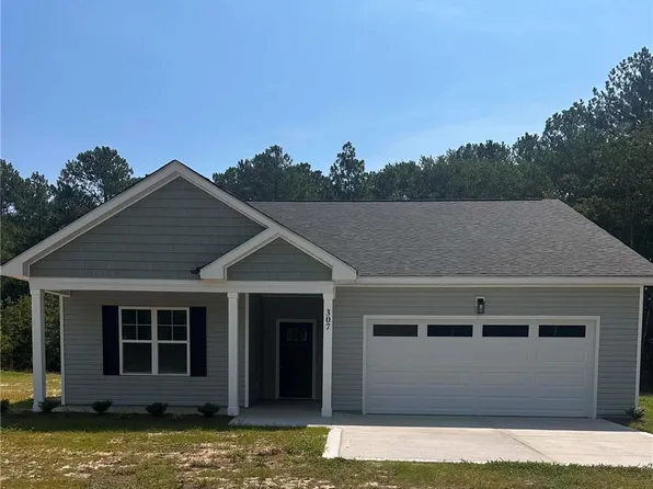 307 Barberry Rd, Raeford, NC 28376