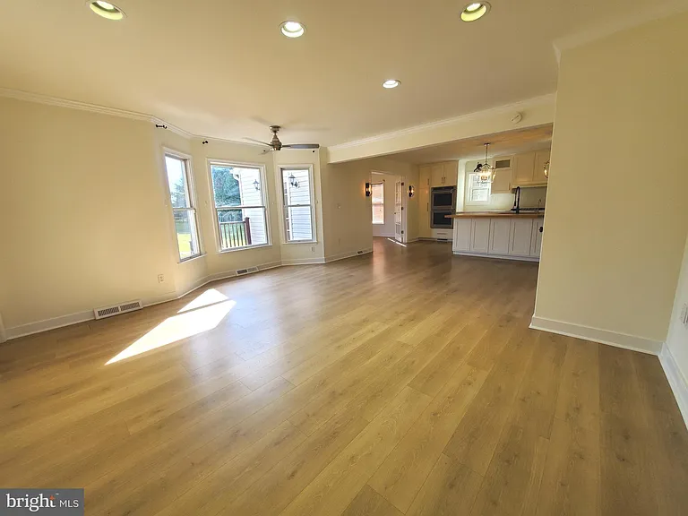 614 E Pebworth Rd — Photo 12