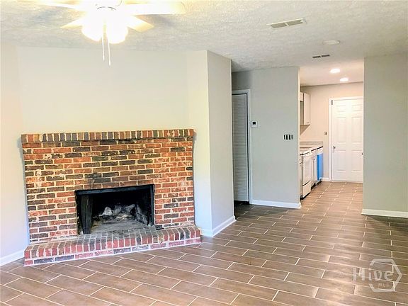 5th image of 410 Lexington Hts