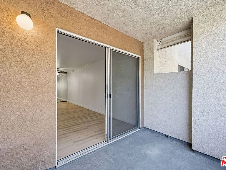 5530 Owensmouth Ave #133 — Photo 10
