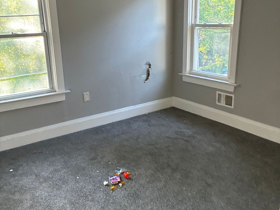 2nd image of 1853 Mannering Rd #2