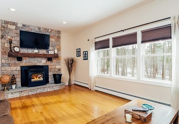 2nd image of 667 Essex Ave