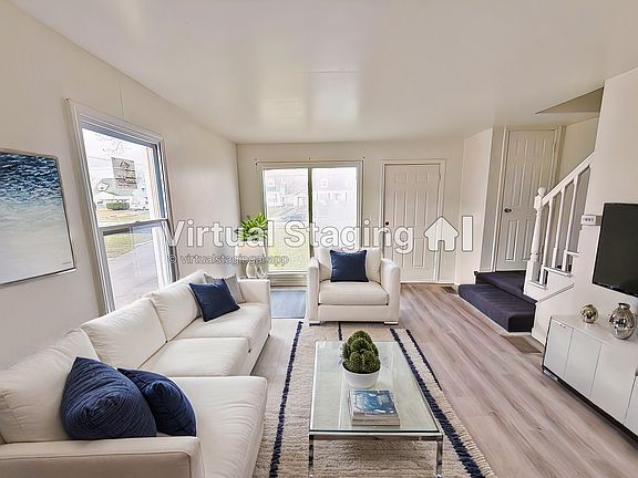 3rd image of 2153 W Mound St