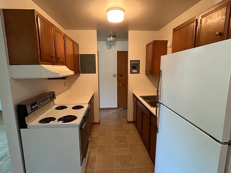 410 4th Ave NE #10 — Photo 3
