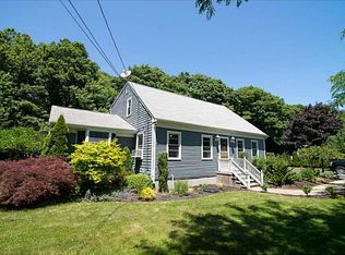 8 Jameson Dr, Bristol, RI 02809