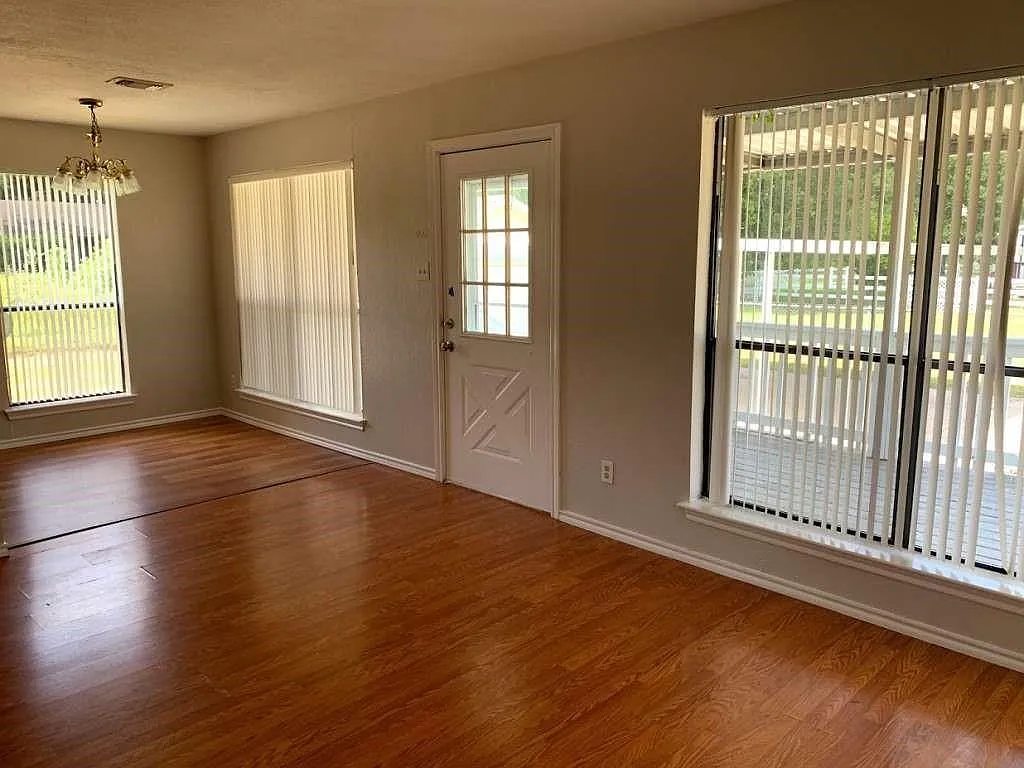 2 bed, 1.0 bath, 960 sqft, $1,250 — Photo 4