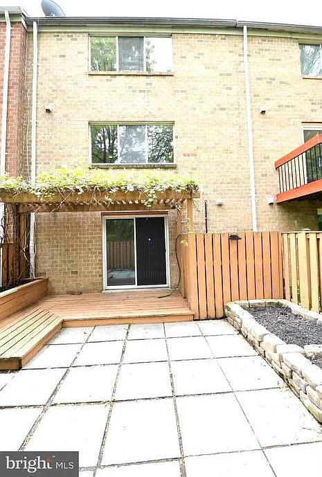 4 bed, 3.5 bath, 2080 sqft, $3,100 — Photo 2