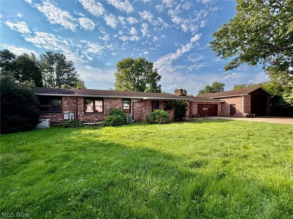 132 W Indian St, Gnadenhutten, OH 44629