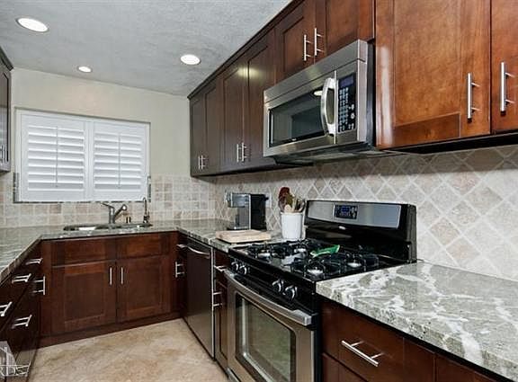 4th image of 3690 Paloma Dr