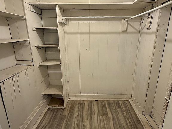 3rd image of 127 Conway St