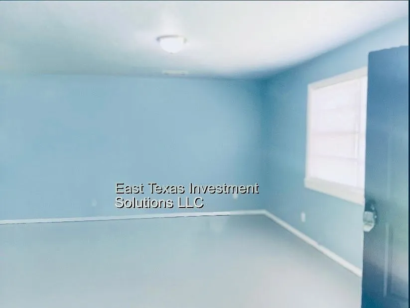 2 bed, 1.0 bath, 850 sqft, $1,100 — Photo 2