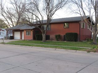 916 6th St, Columbus, NE 68601