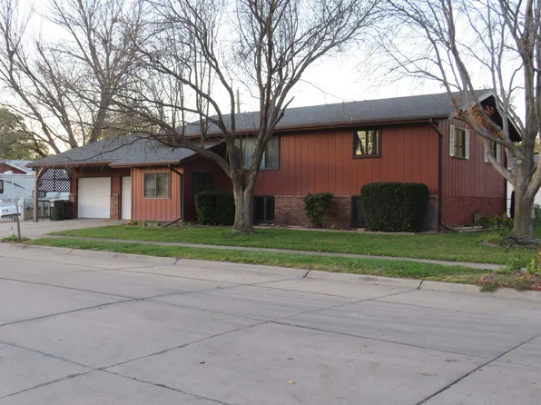 916 6th St, Columbus, NE 68601