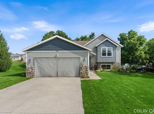 2903 Fox Hill Dr, Jenison, MI 49428