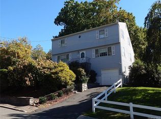 706 Abbey Ln, Valley Cottage, NY 10989