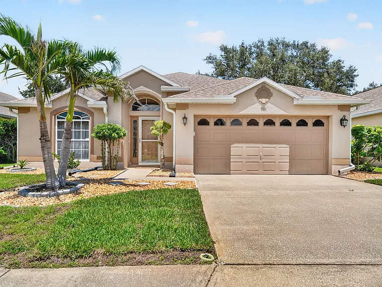 933 Shaw Cir — Photo 1