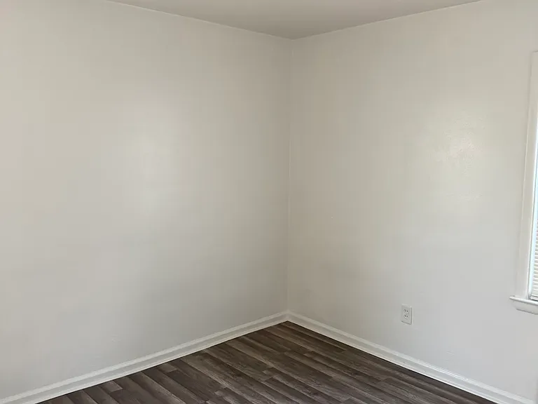 28537 Barton St — Photo 6