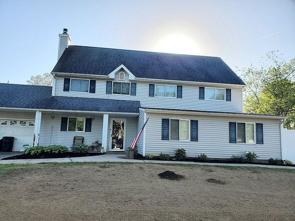 1st image of 32 Scotch Pine Dr