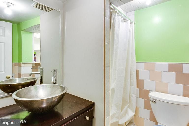 2nd image of 4304 Newton St