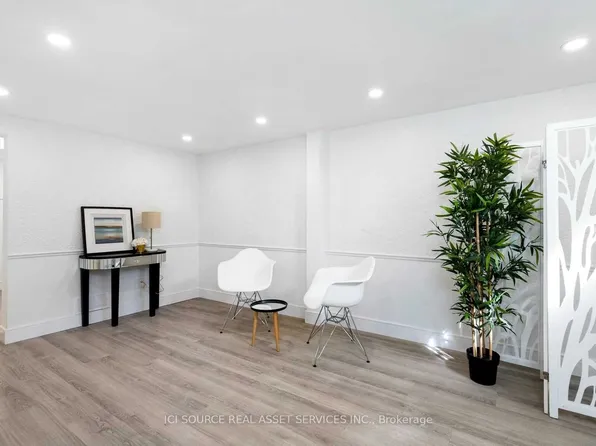 411 Enfield Rd, Burlington, ON L7T 2X5