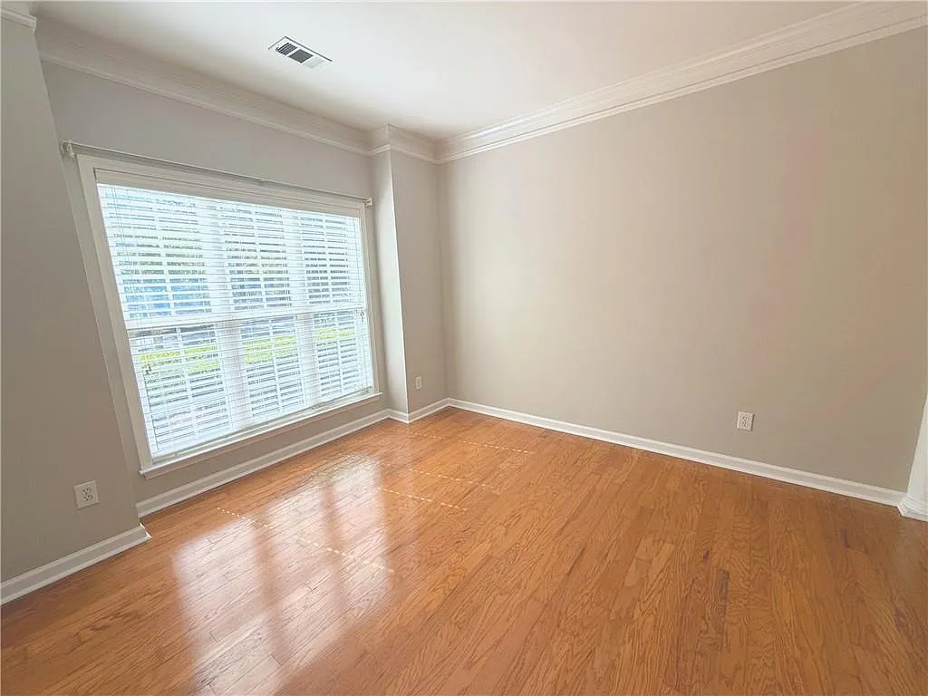 4 bed, 2.5 bath, 2514 sqft, $3,100 — Photo 3