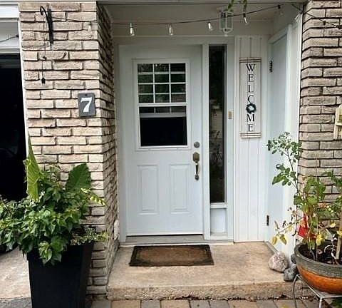 2nd image of 1270 Gainsborough Dr #7