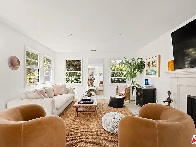 5733 Valley Oak Dr — Photo 2