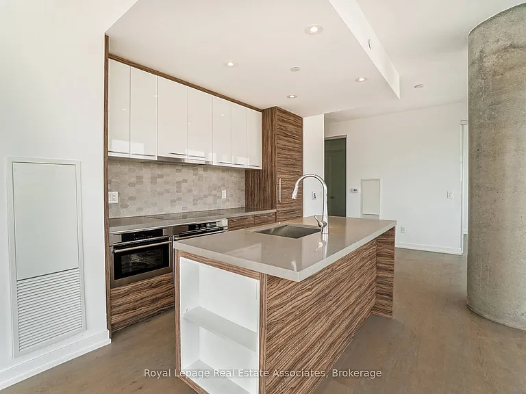 488 University Ave #2302 — Photo 14
