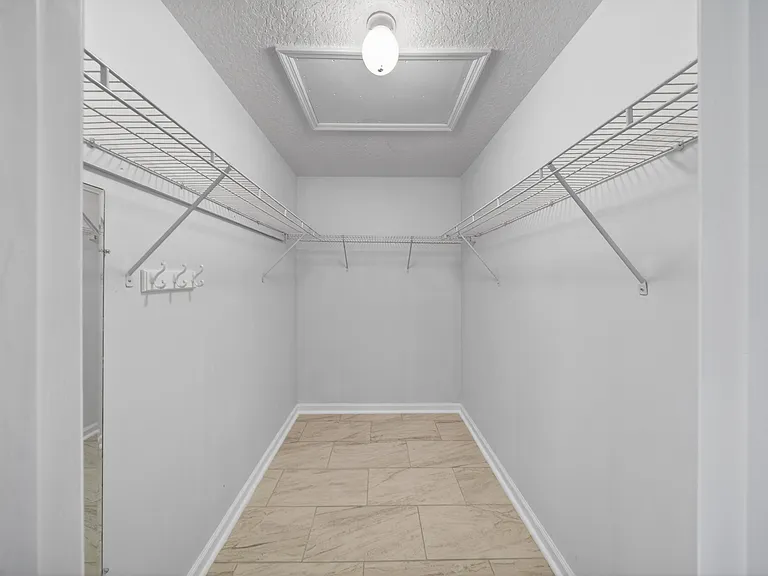 1567 Pheasant Walk #B — Photo 12