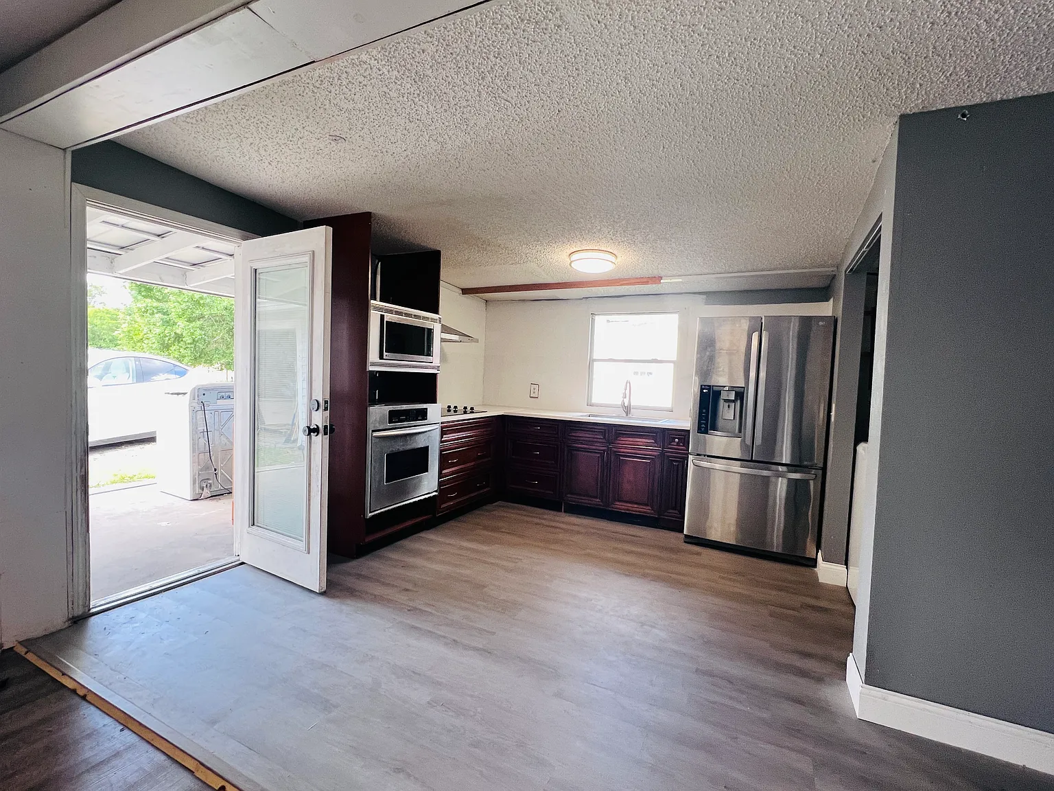 6800 Pearson Ln — Photo 4
