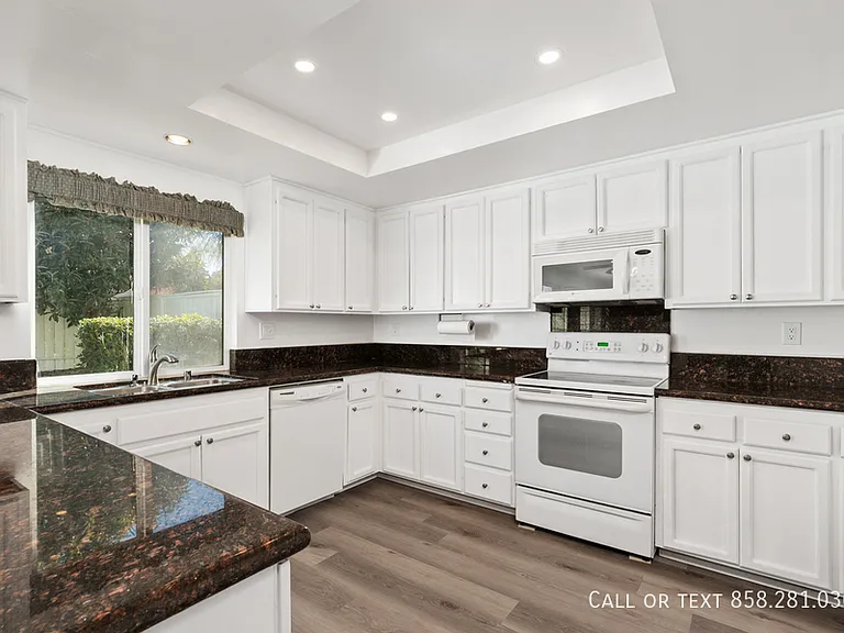 13327 Entreken Ave — Photo 12