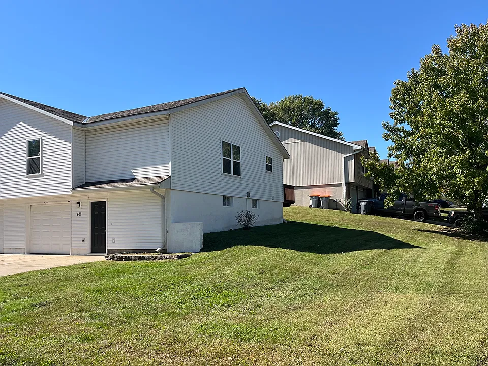 601 SW Pinebrook Village Dr