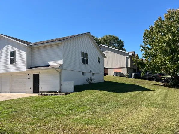 601 SW Pinebrook Village Dr, Blue Springs, MO 64015