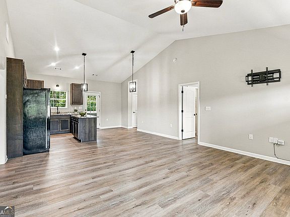 5th image of 372 McGarity Rd