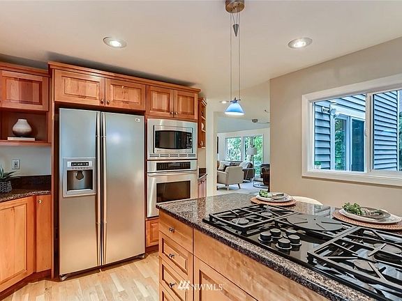 3rd image of 5309 Somerset Dr SE