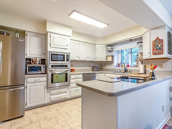 3rd image of 15 Havenridge Ct