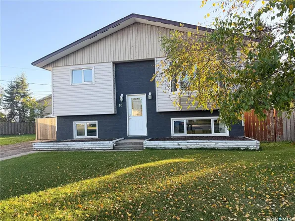 10 Evans PLACE, Meadow Lake, SK S9X 1A4