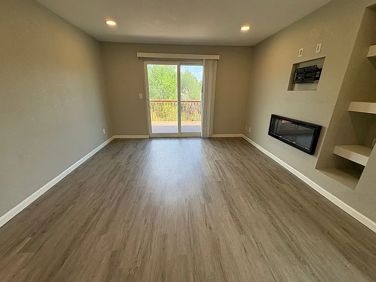 6741 Dublin Loop W — Photo 8