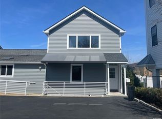 62 Green St APT 2, Huntington, NY 11743