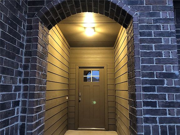 3rd image of 404 Galway Bay Ln