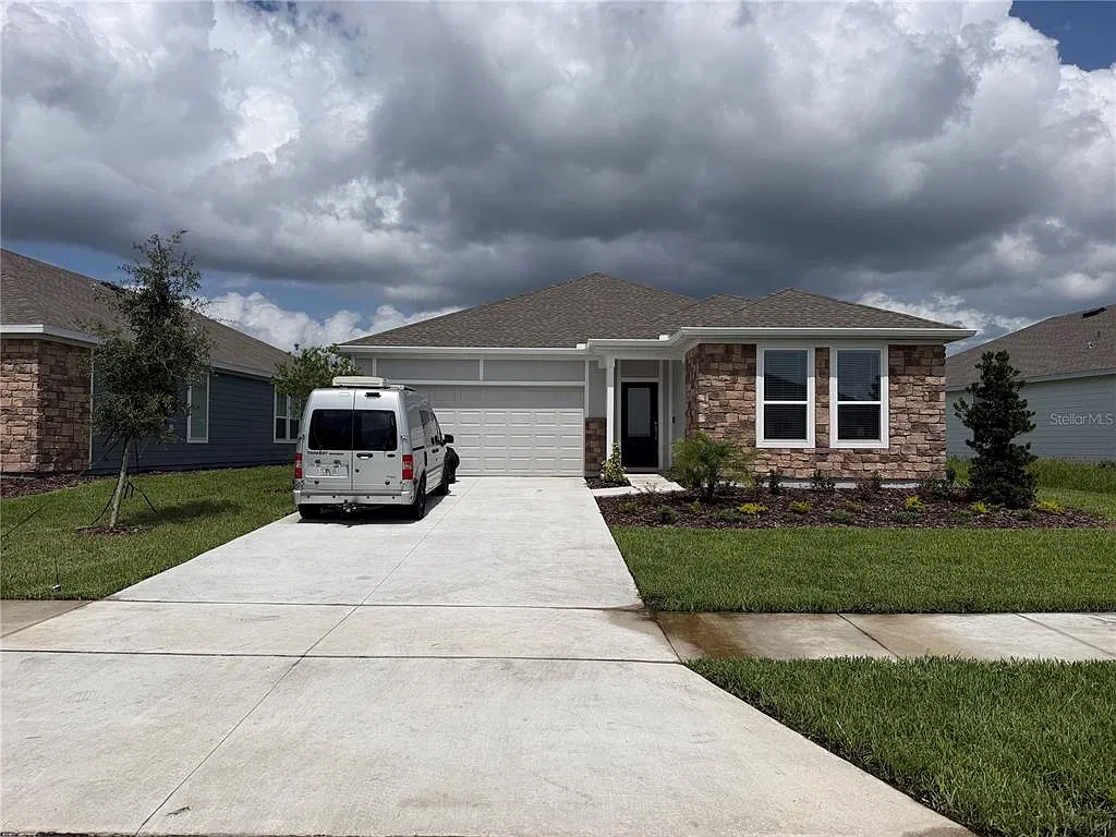 4 bed, 3.0 bath, 1847 sqft, $2,300 — Photo 1